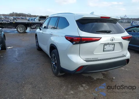 2023 Toyota Highlander Xle z USA, uszkodzony, nr VIN 5TDKDRAH2PS037144